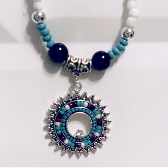 Necklace and earrings set - Picture 5 of 6